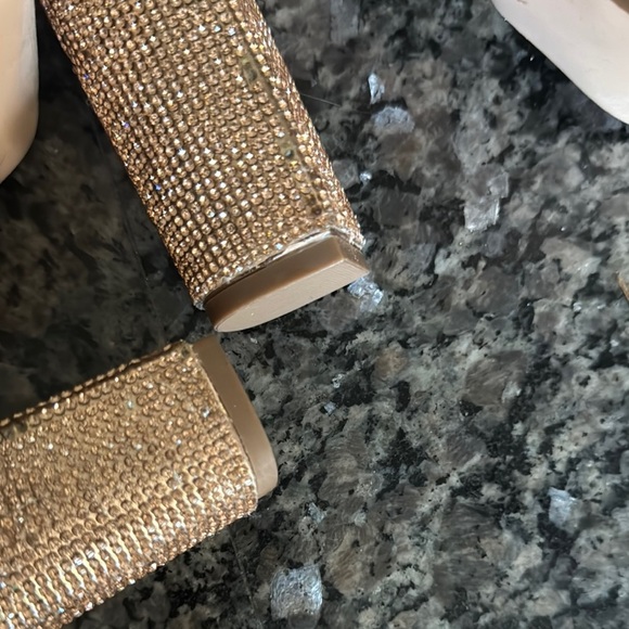 Olivia Ferguson Gold Chunky Platform Heels with Shimmering Straps 8 - Picture 14 of 16